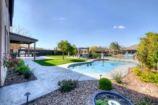 $890,000 | 4249 North Waterside Drive, Clovis, CA 93619