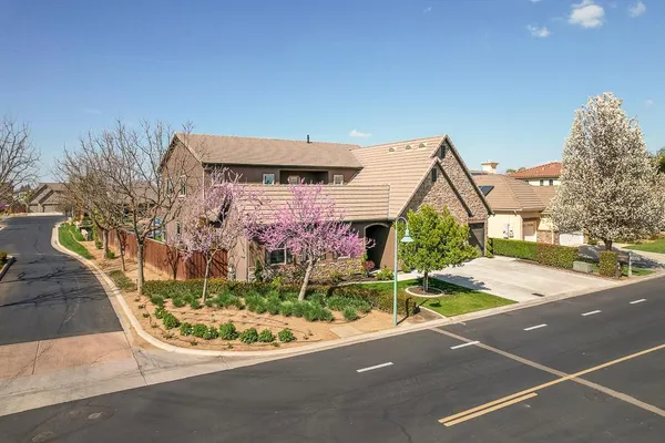 $890,000 | 4249 North Waterside Drive, Clovis, CA 93619