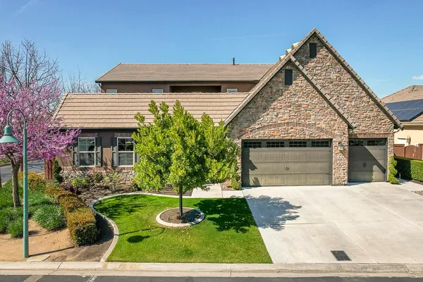 $890,000 | 4249 North Waterside Drive, Clovis, CA 93619