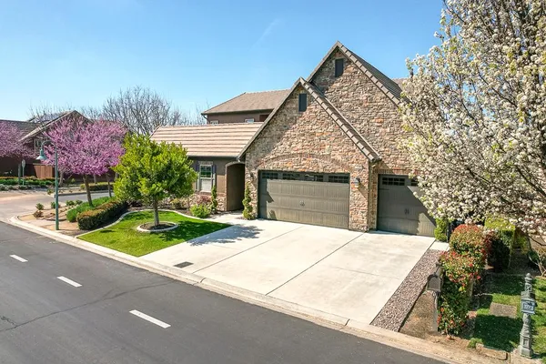 $890,000 | 4249 North Waterside Drive, Clovis, CA 93619