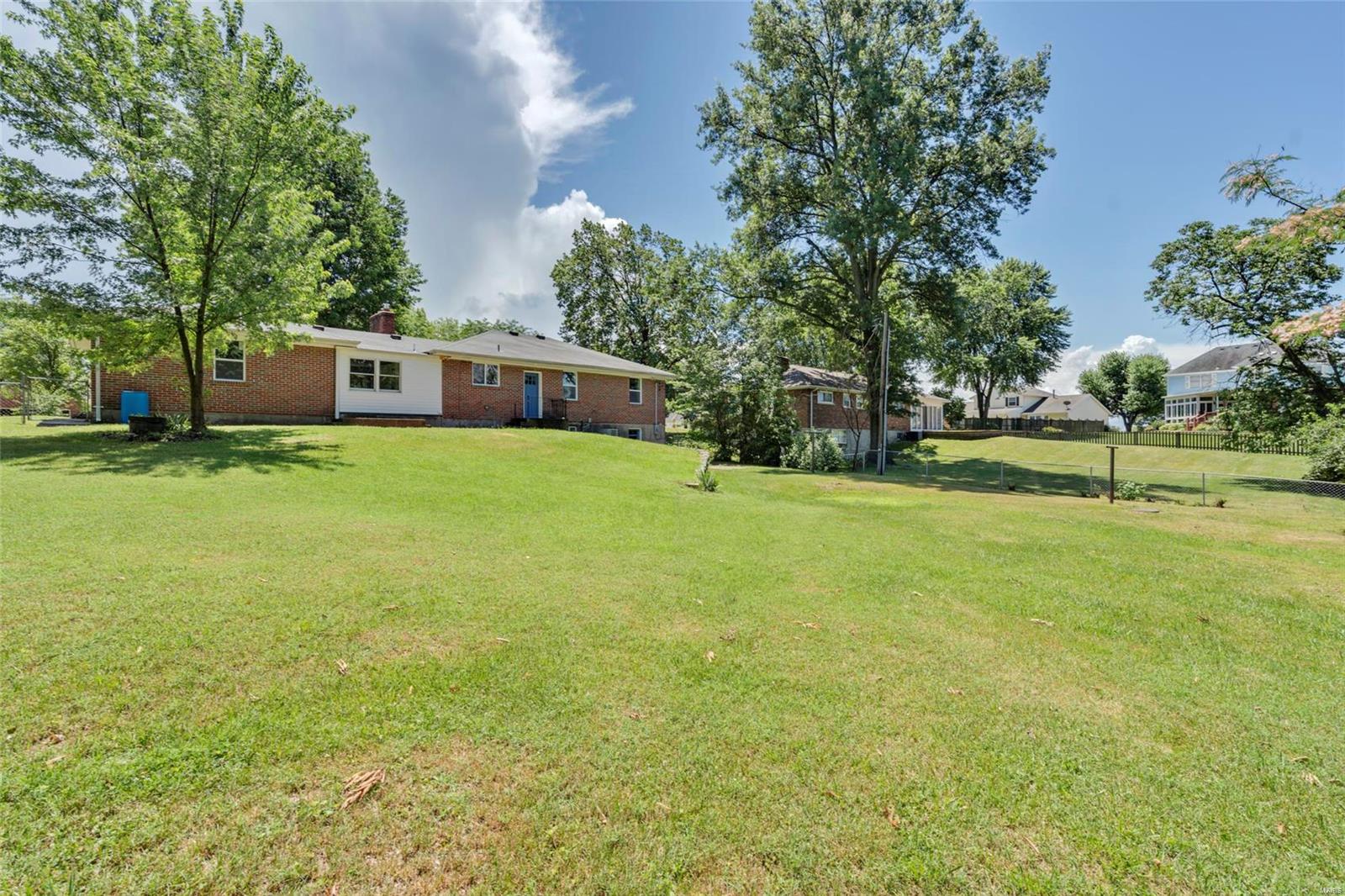 129 Holloway Road Ballwin, MO 63011 - Photo 29 of 37 Gallery Image 29