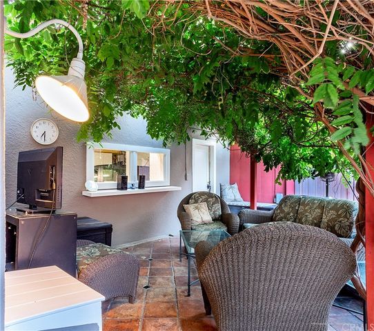 $1,135,000 | 175 Granada Avenue, Long Beach, CA 90803