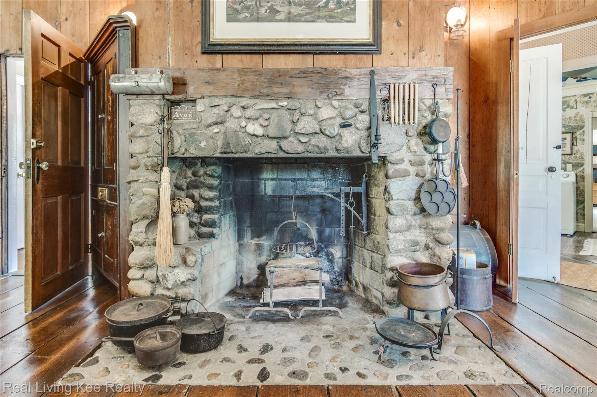 960 East Tienken Road Rochester, MI 48306 - Photo 10 of 56 Interiors 3.jpg