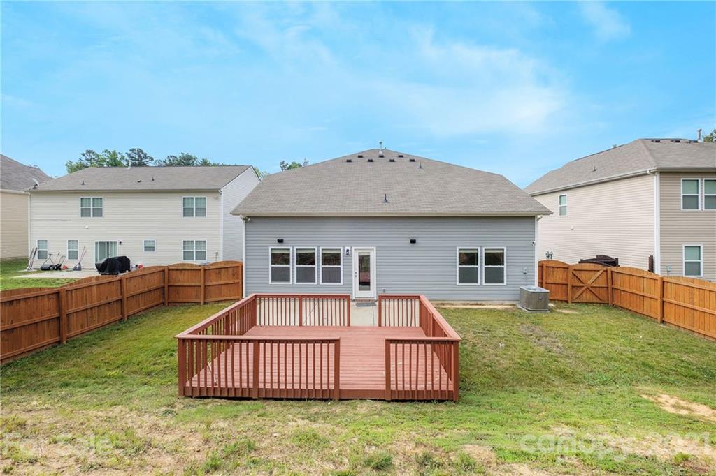 6415 Bluegill Road Charlotte, NC 28216 - Photo 5 of 18 Gallery Image 5
