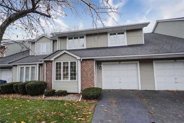 $295,000 | 17 Chenin Run, Perinton, NY 14450