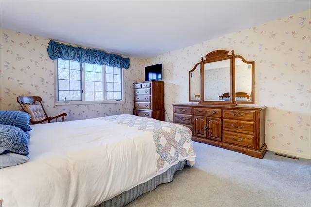 $295,000 | 17 Chenin Run, Perinton, NY 14450