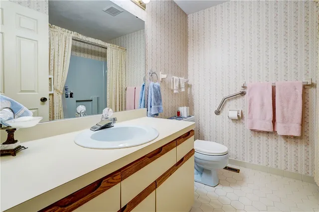 $295,000 | 17 Chenin Run, Perinton, NY 14450