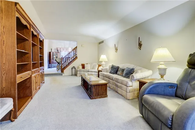 $295,000 | 17 Chenin Run, Perinton, NY 14450