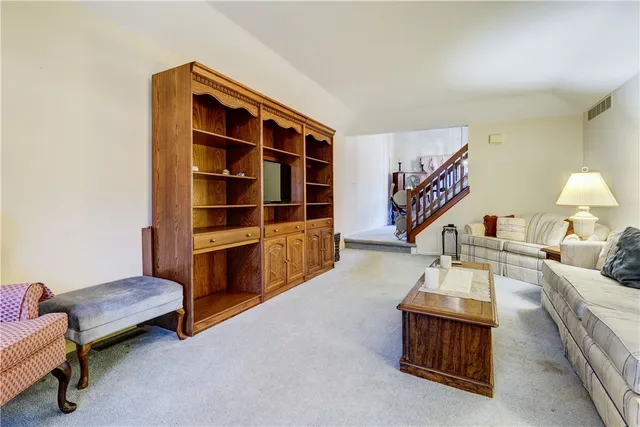 $295,000 | 17 Chenin Run, Perinton, NY 14450