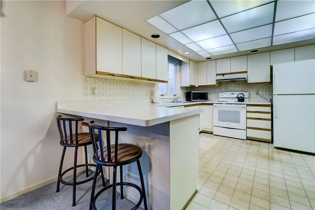 $295,000 | 17 Chenin Run, Perinton, NY 14450