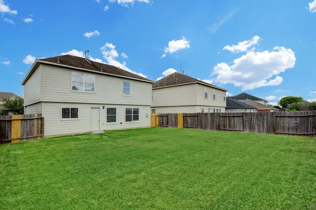 a view of a yard in front of house with a yard