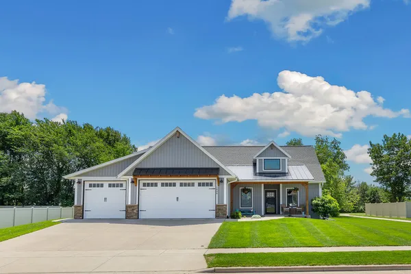 $599,900 | 1806 Hudson Street, Holmen, WI 54636