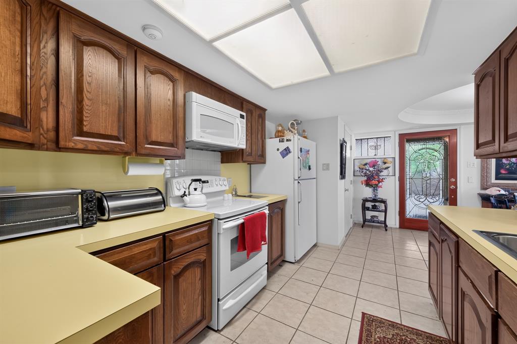 7044 Comanche Trail Austin, TX 78732 - Photo 12 of 33