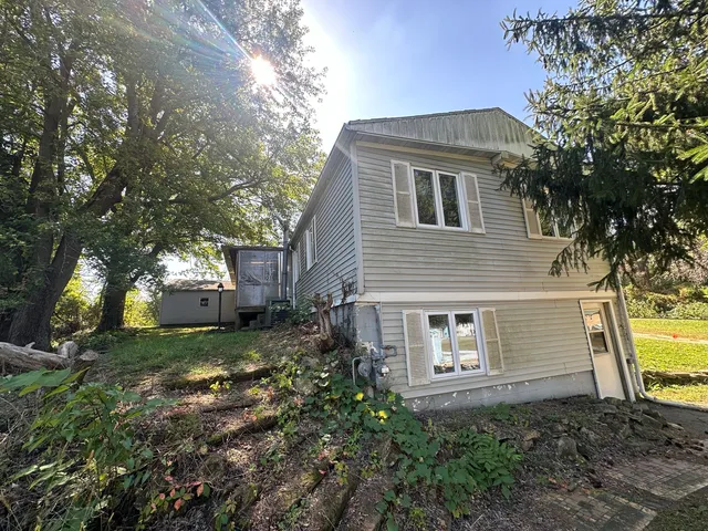 a view of a house with a yard