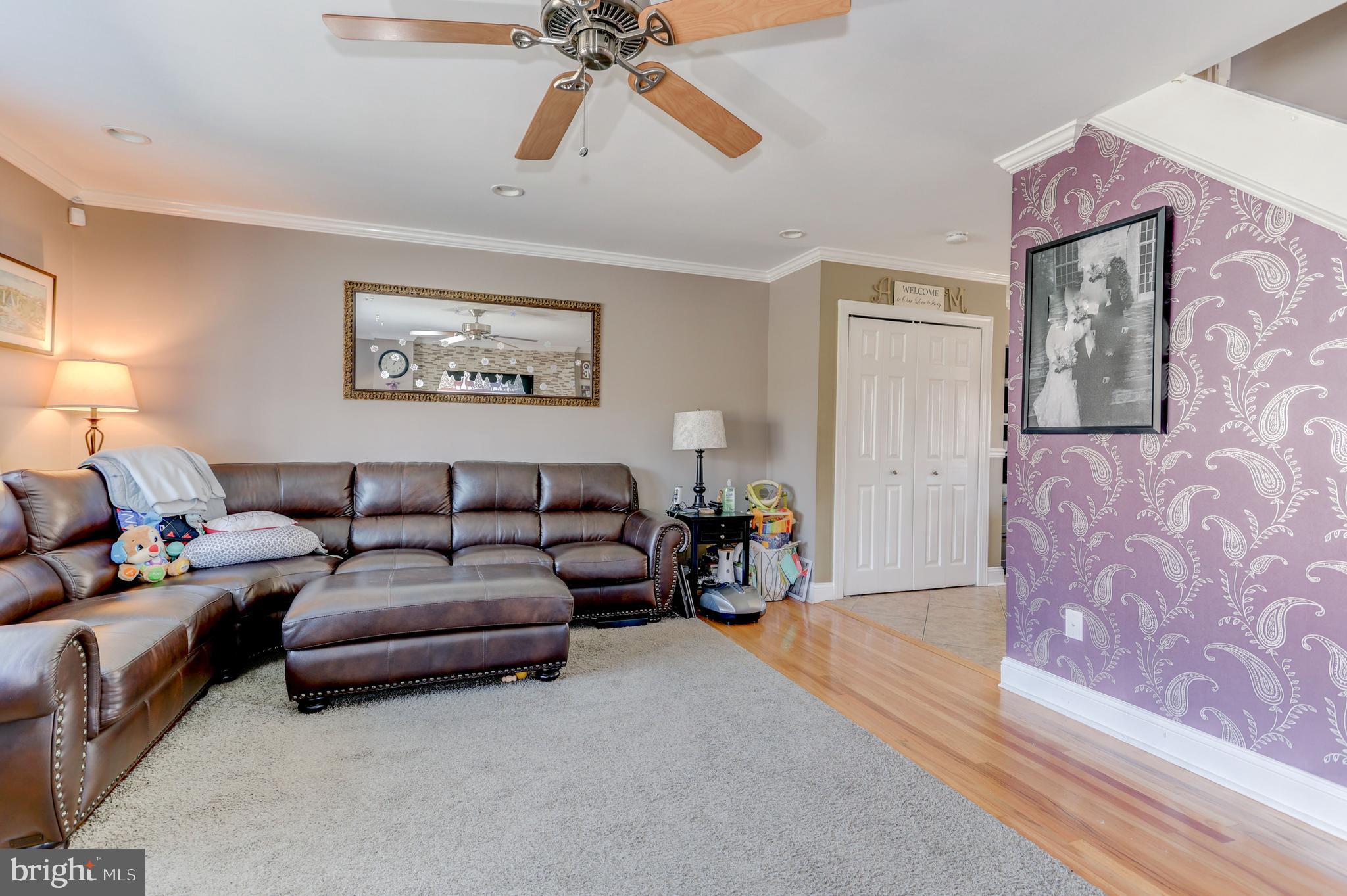 12001 Medford Road Philadelphia, PA 19154 - Photo 4 of 23 Living Room