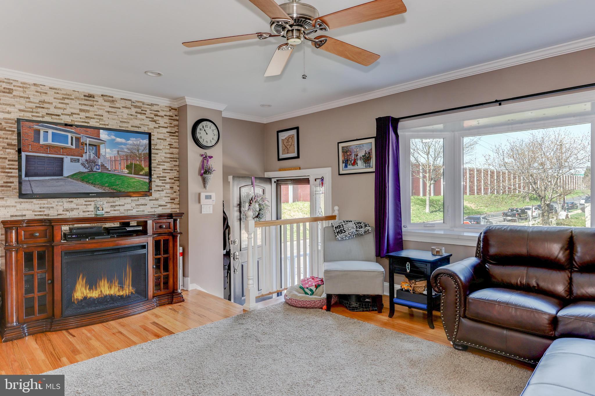 12001 Medford Road Philadelphia, PA 19154 - Photo 5 of 23 Living Room