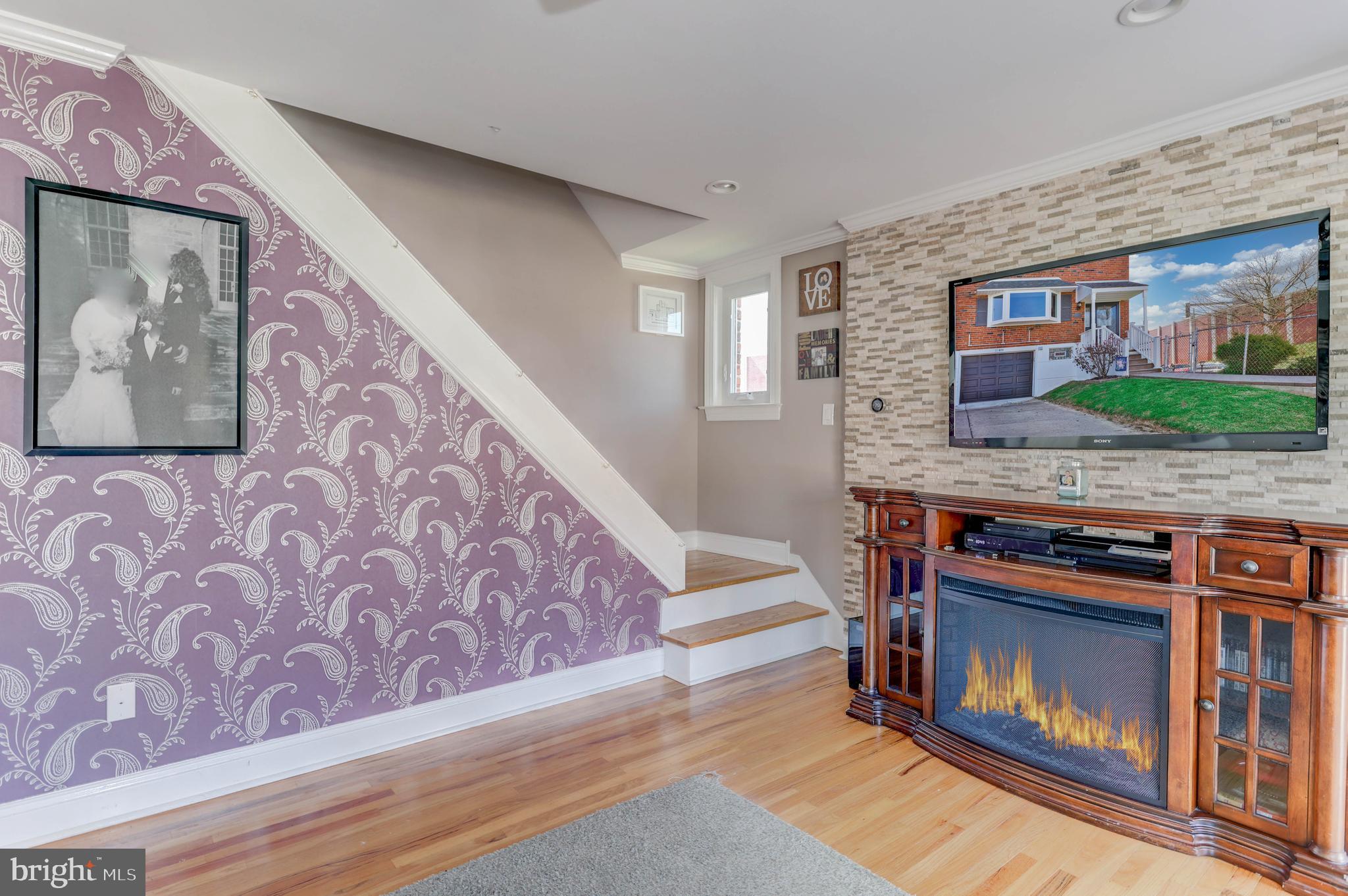 12001 Medford Road Philadelphia, PA 19154 - Photo 6 of 23 Living Room