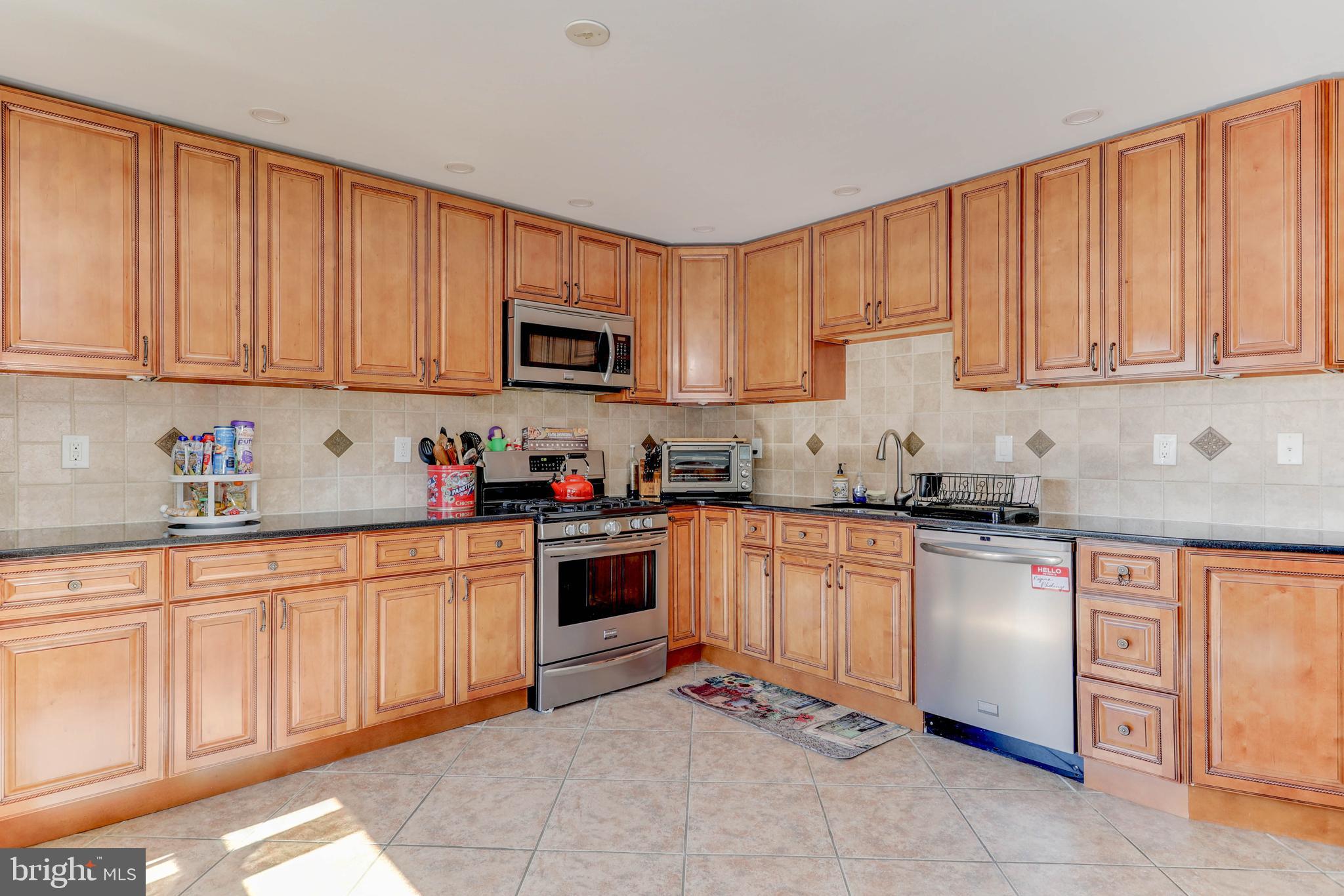 12001 Medford Road Philadelphia, PA 19154 - Photo 8 of 23 Kitchen