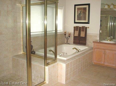 1080 Autumnview Drive Rochester, MI 48307 - Photo 17 of 20 17 Master Bathroom