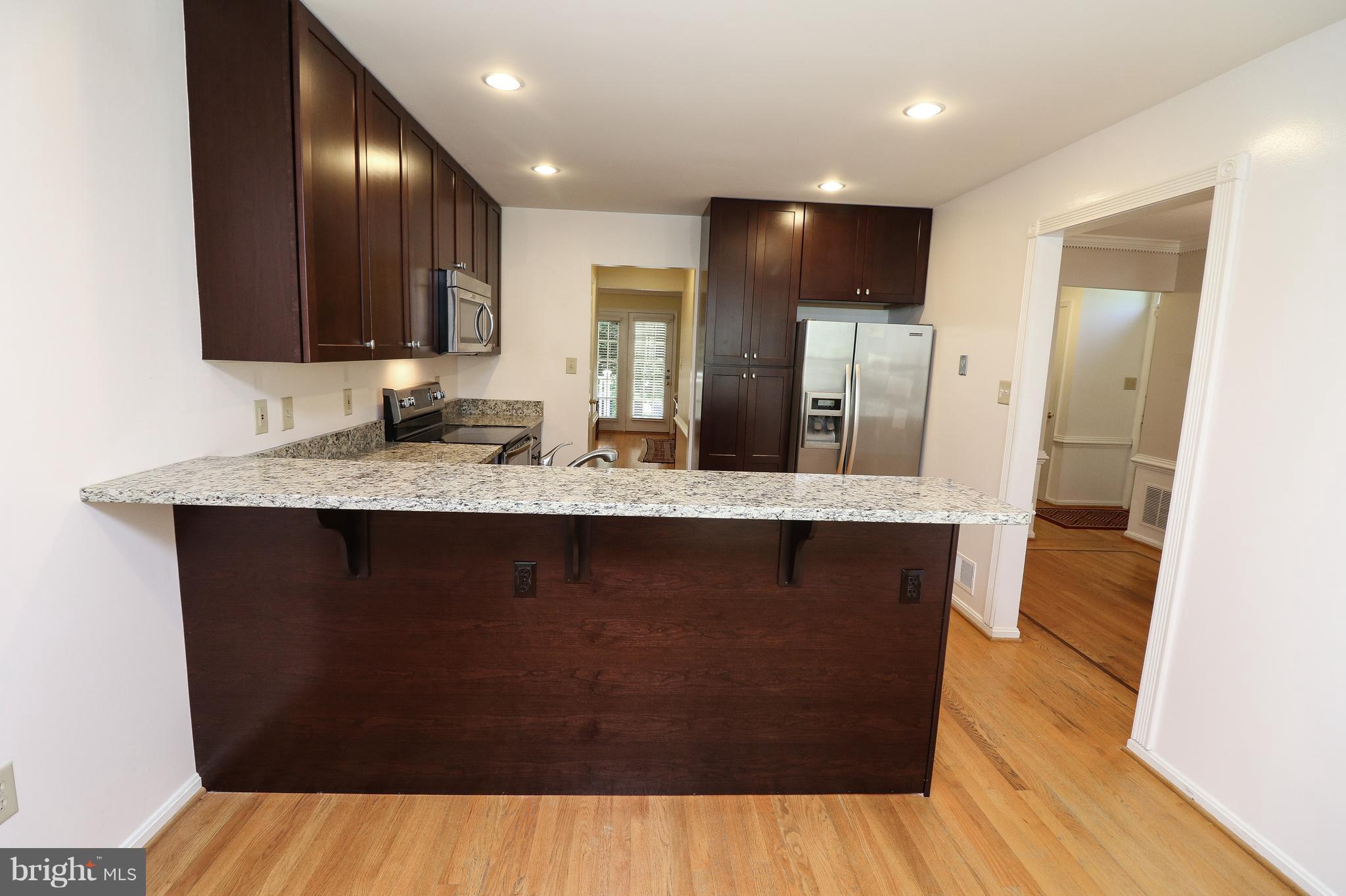 Kitchen with Breakfast Bar