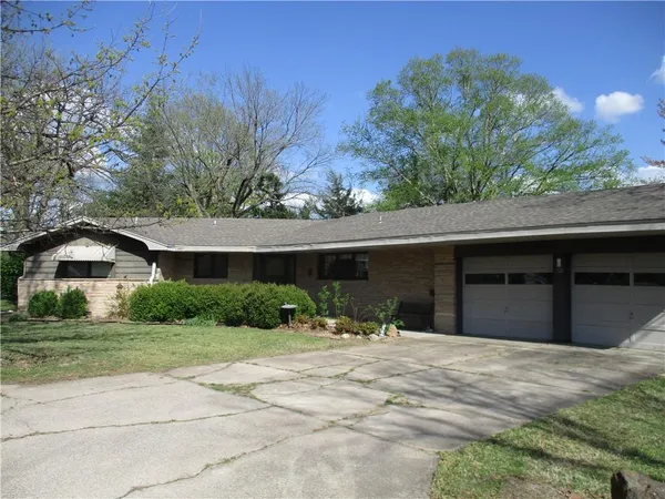 $215,000 | 400 South Washington Avenue, Columbus, KS 66725