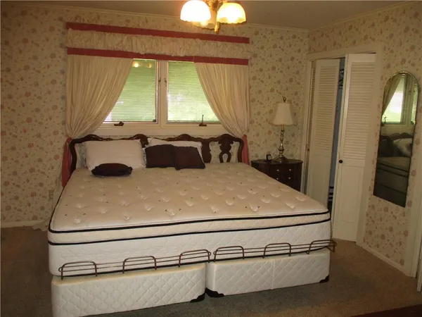 $215,000 | 400 South Washington Avenue, Columbus, KS 66725