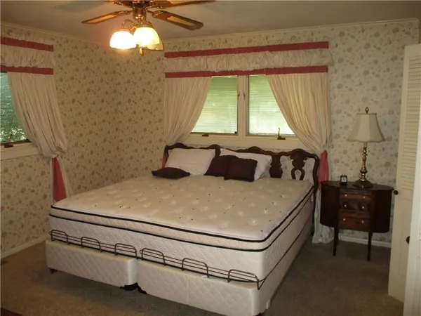 $215,000 | 400 South Washington Avenue, Columbus, KS 66725