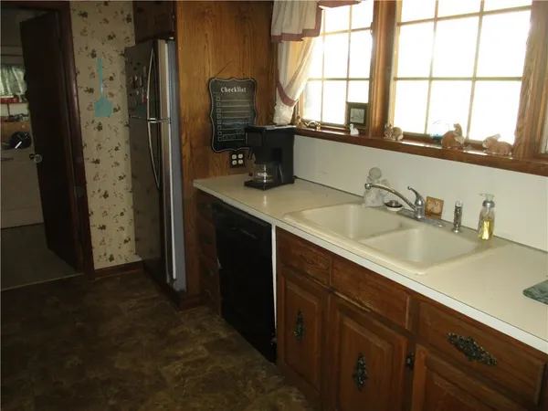 $215,000 | 400 South Washington Avenue, Columbus, KS 66725