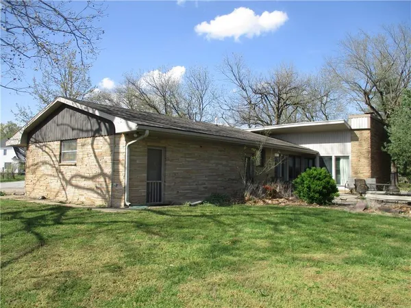 $215,000 | 400 South Washington Avenue, Columbus, KS 66725