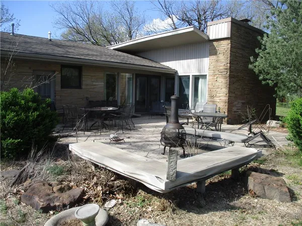 $215,000 | 400 South Washington Avenue, Columbus, KS 66725