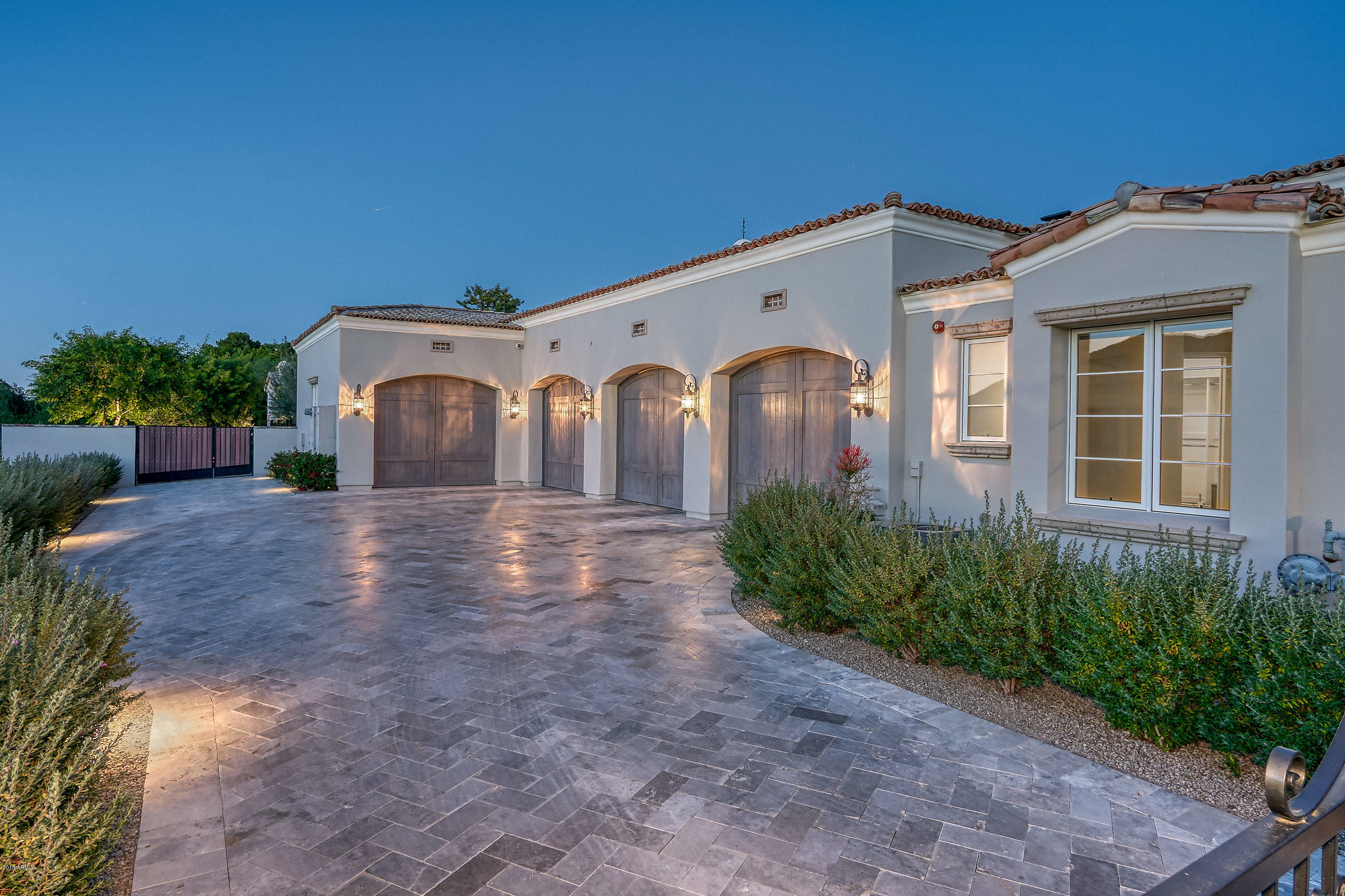 5296 East Roadrunner Road Paradise Valley, AZ 85253 - Photo 116 of 128 90-84-Garages