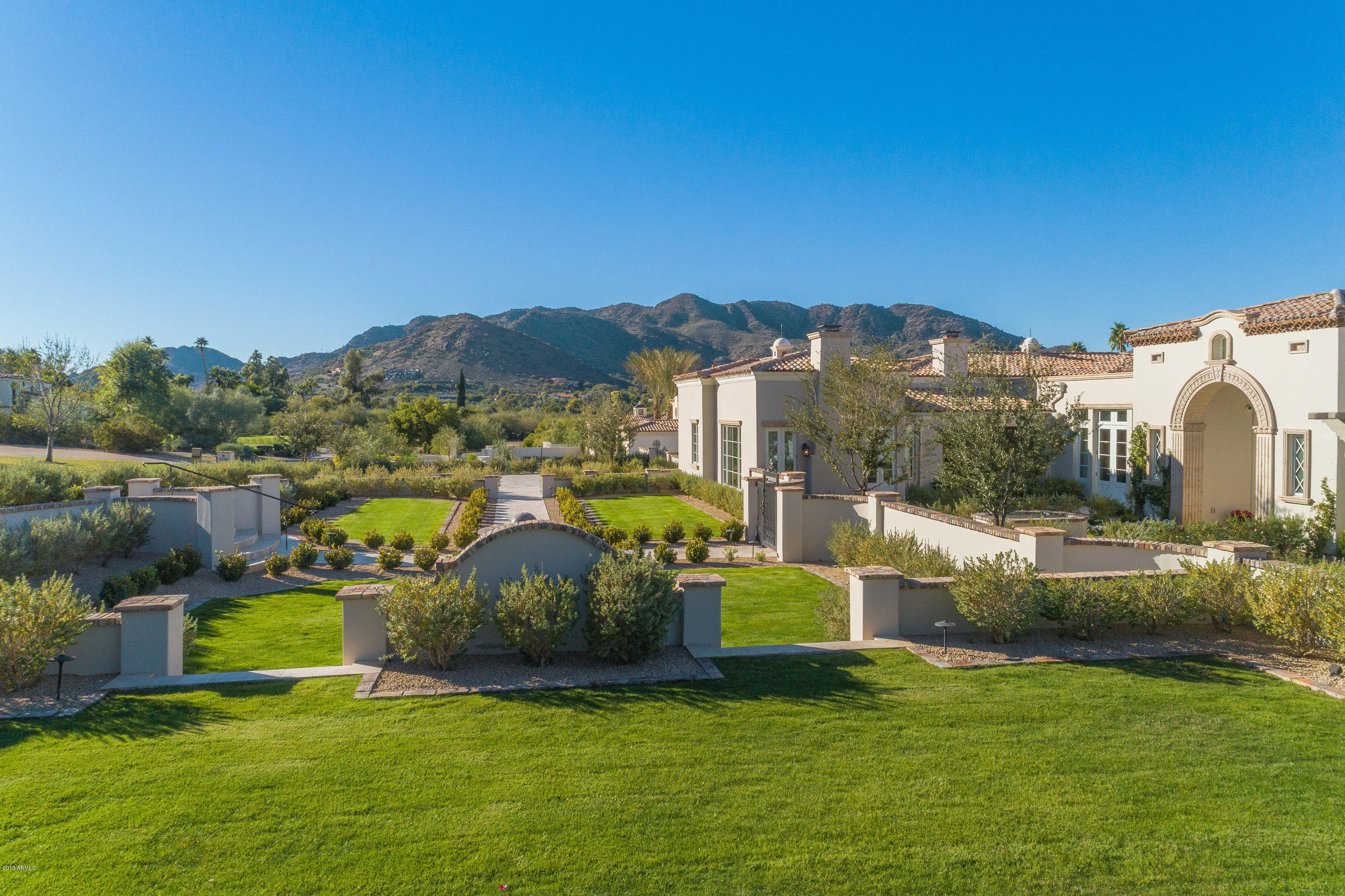 5296 East Roadrunner Road Paradise Valley, AZ 85253 - Photo 6 of 128 101-6-Front Lawn