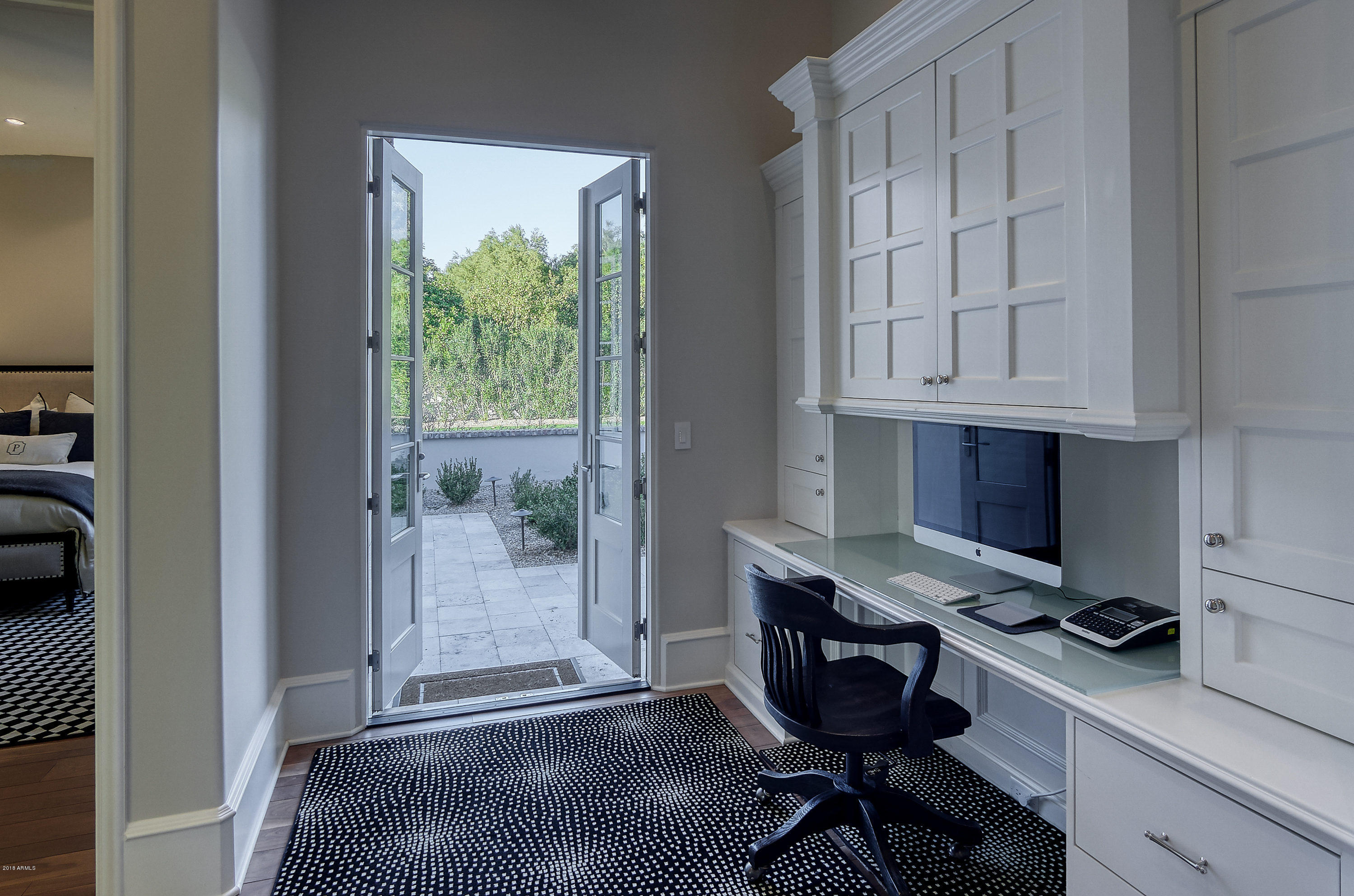 5296 East Roadrunner Road Paradise Valley, AZ 85253 - Photo 70 of 128 65-93-Bedroom 3 - Hallway