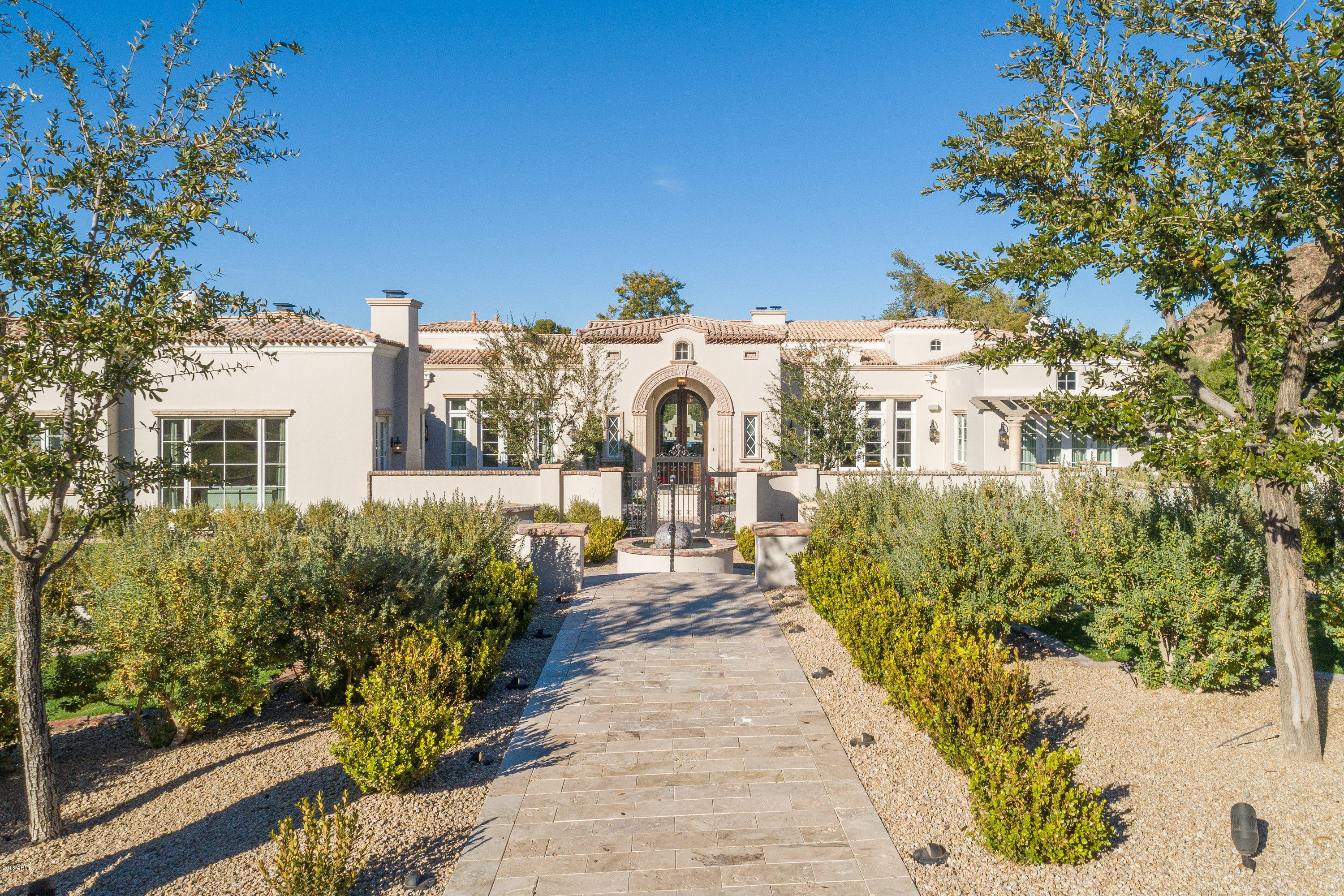 5296 East Roadrunner Road Paradise Valley, AZ 85253 - Photo 9 of 128 96-4-Walkway