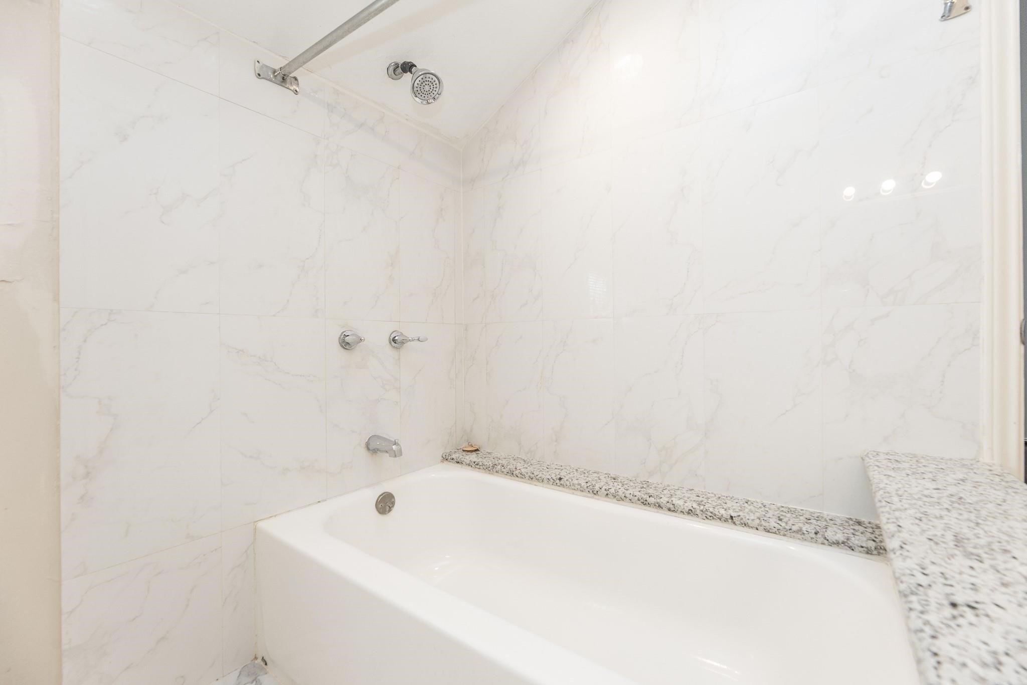 2023 Gentryside Drive, Unit 508 Houston, TX 77077 - Photo 31 of 41 a bathroom with a bathtub