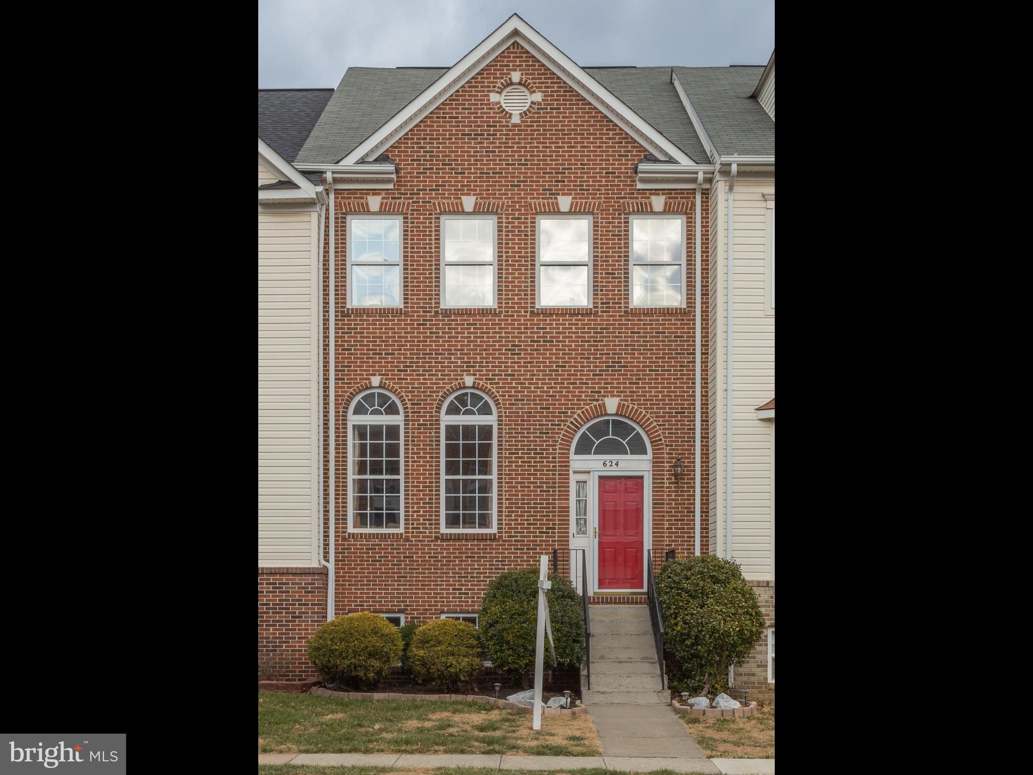 624 Springhouse Square Southeast Leesburg, VA 20175 - Photo 1 of 27 Exterior (Front)