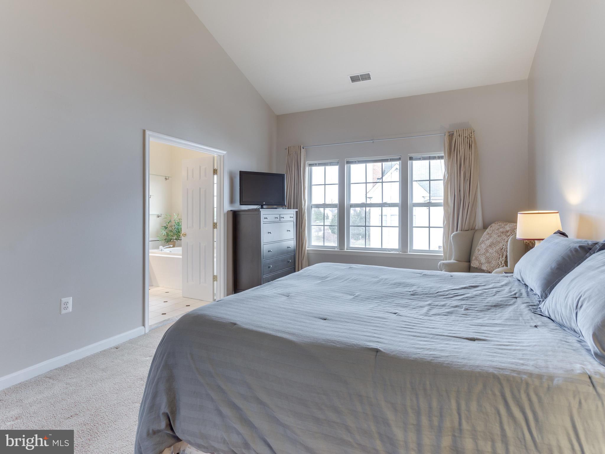 624 Springhouse Square Southeast Leesburg, VA 20175 - Photo 14 of 27 Bedroom (Master)