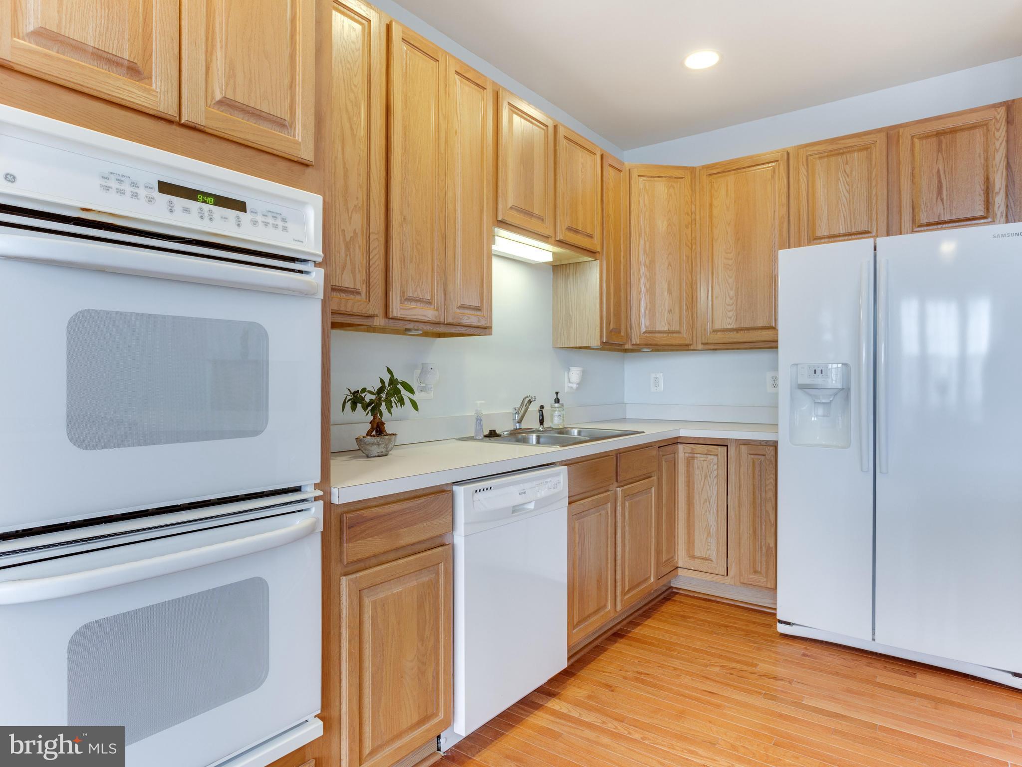 624 Springhouse Square Southeast Leesburg, VA 20175 - Photo 9 of 27 Kitchen