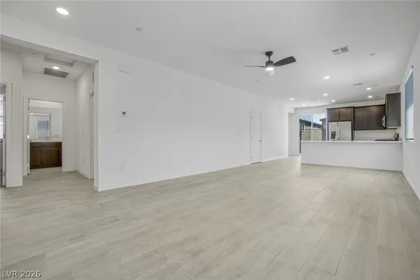 $2,550 | 9770 Redwood Cascade Street, Las Vegas, NV 89143