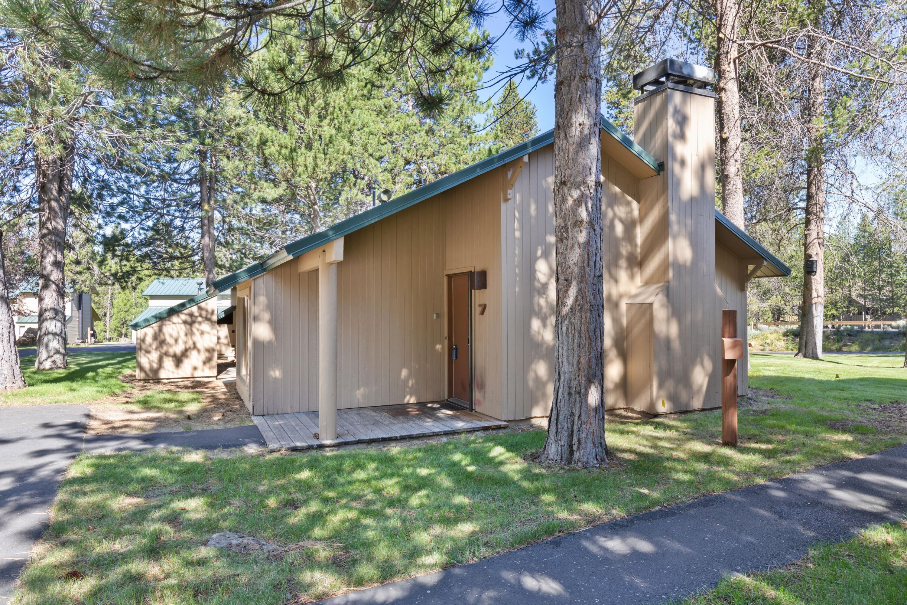 57585 Ranch Cabin Road, Unit 7 Sunriver, OR 97707 - Photo 16 of 20 Exterior