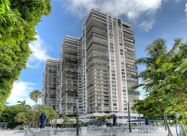 $3,300 | 2333 Brickell Avenue, Unit 1803, Miami, FL 33129