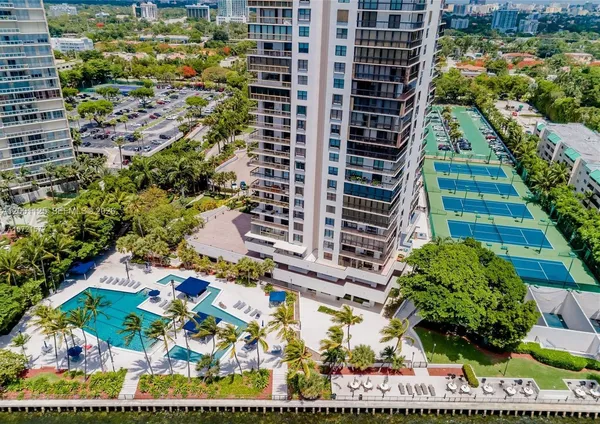 $3,300 | 2333 Brickell Avenue, Unit 1803, Miami, FL 33129