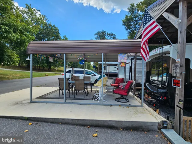 a view of entryway with seating area