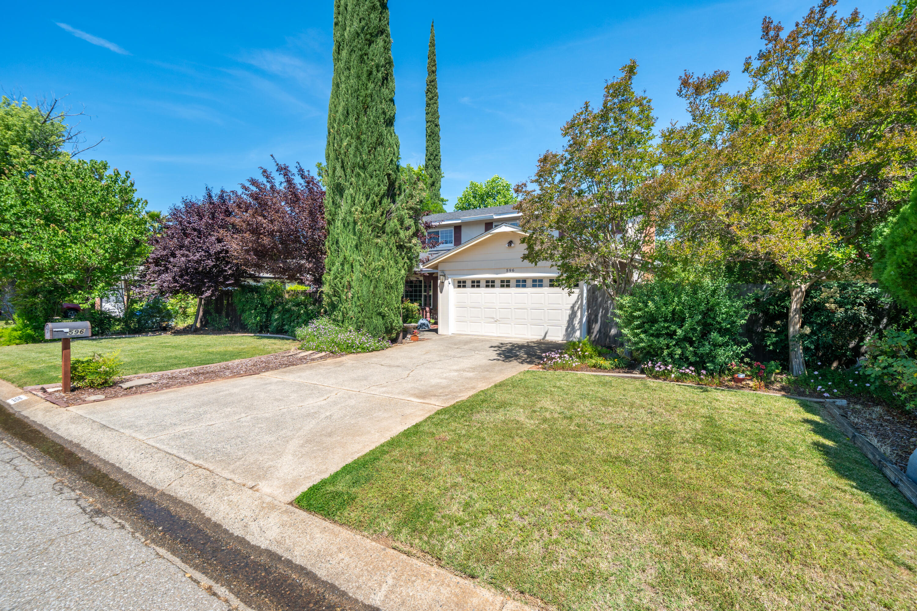 596 Estate Street Redding, CA 96002 - Photo 1 of 29 596 Estate St-4