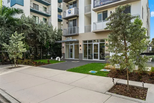 $1,777 | 650 Southwest 1st Street, Unit 204, Miami, FL 33130