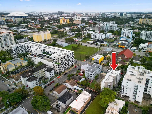 $1,892 | 650 Southwest 1st Street, Unit 203, Miami, FL 33130