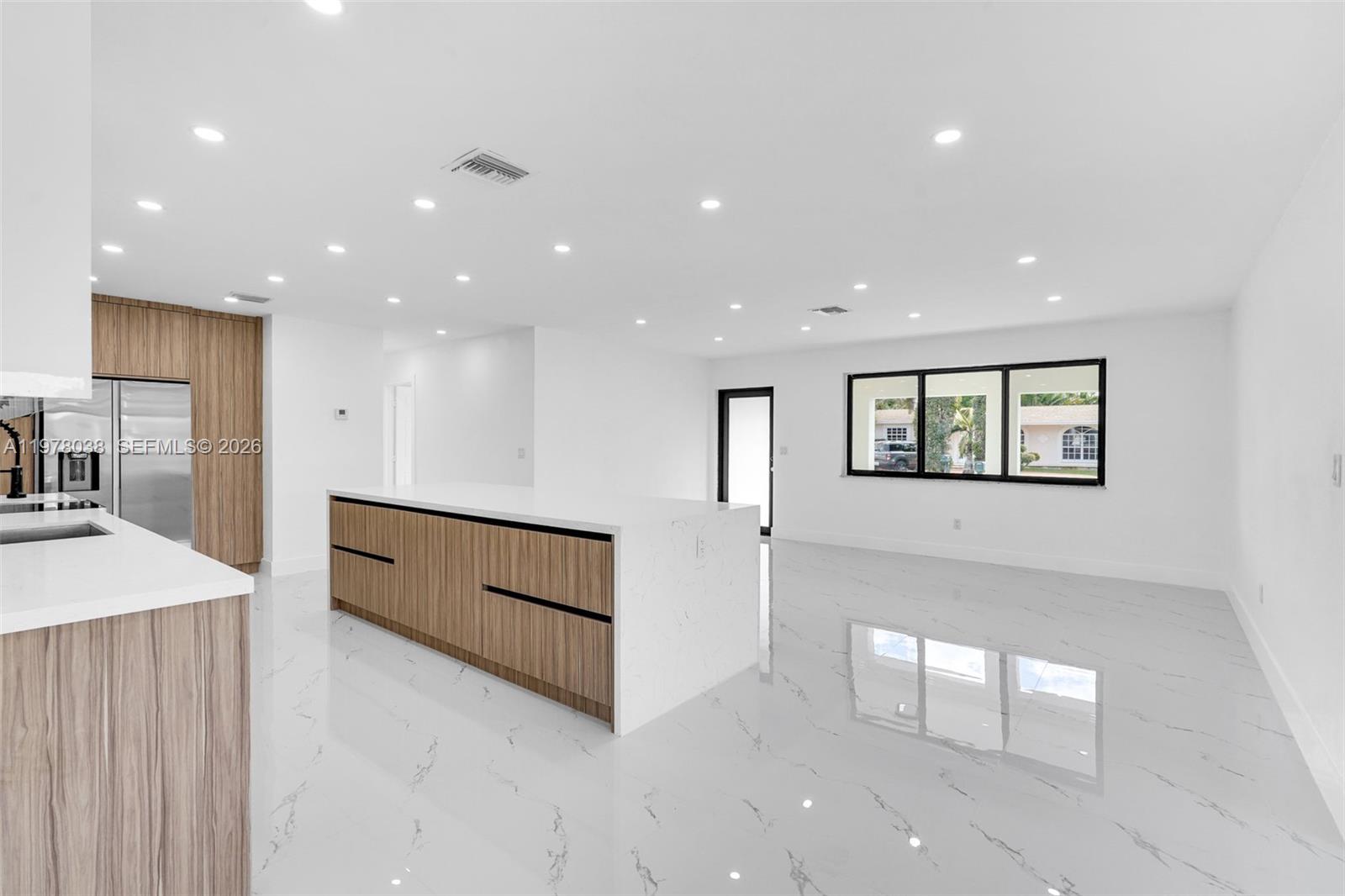 695 West 73rd Place Hialeah, FL 33014 - Photo 11 of 27