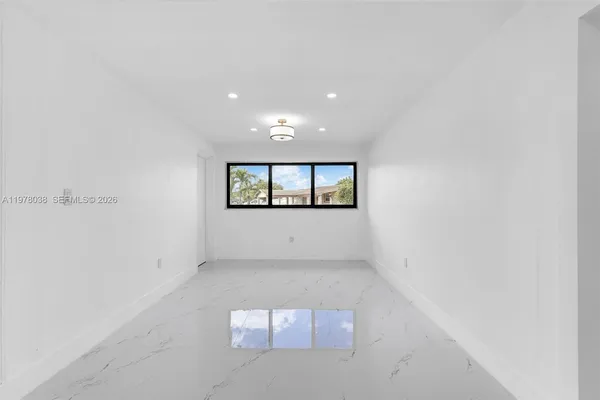 $799,900 | 695 West 73rd Place, Hialeah, FL 33014