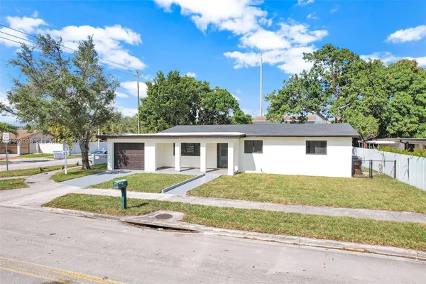 $799,900 | 695 West 73rd Place, Hialeah, FL 33014