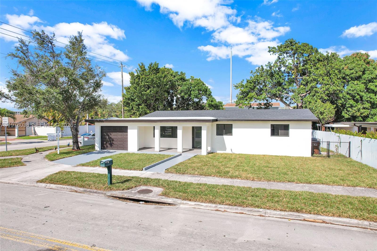 695 West 73rd Place Hialeah, FL 33014 - Photo 2 of 27